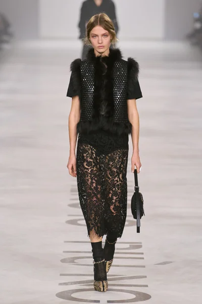 Look 12